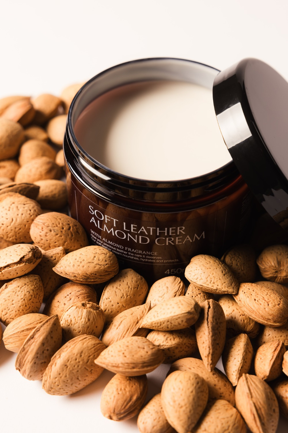 Grooming Deluxe Soft Leather Cream with Almond Oil