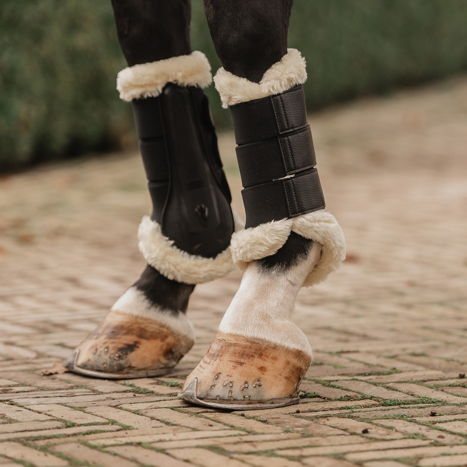 Horka Leg Protector with Fur Trim