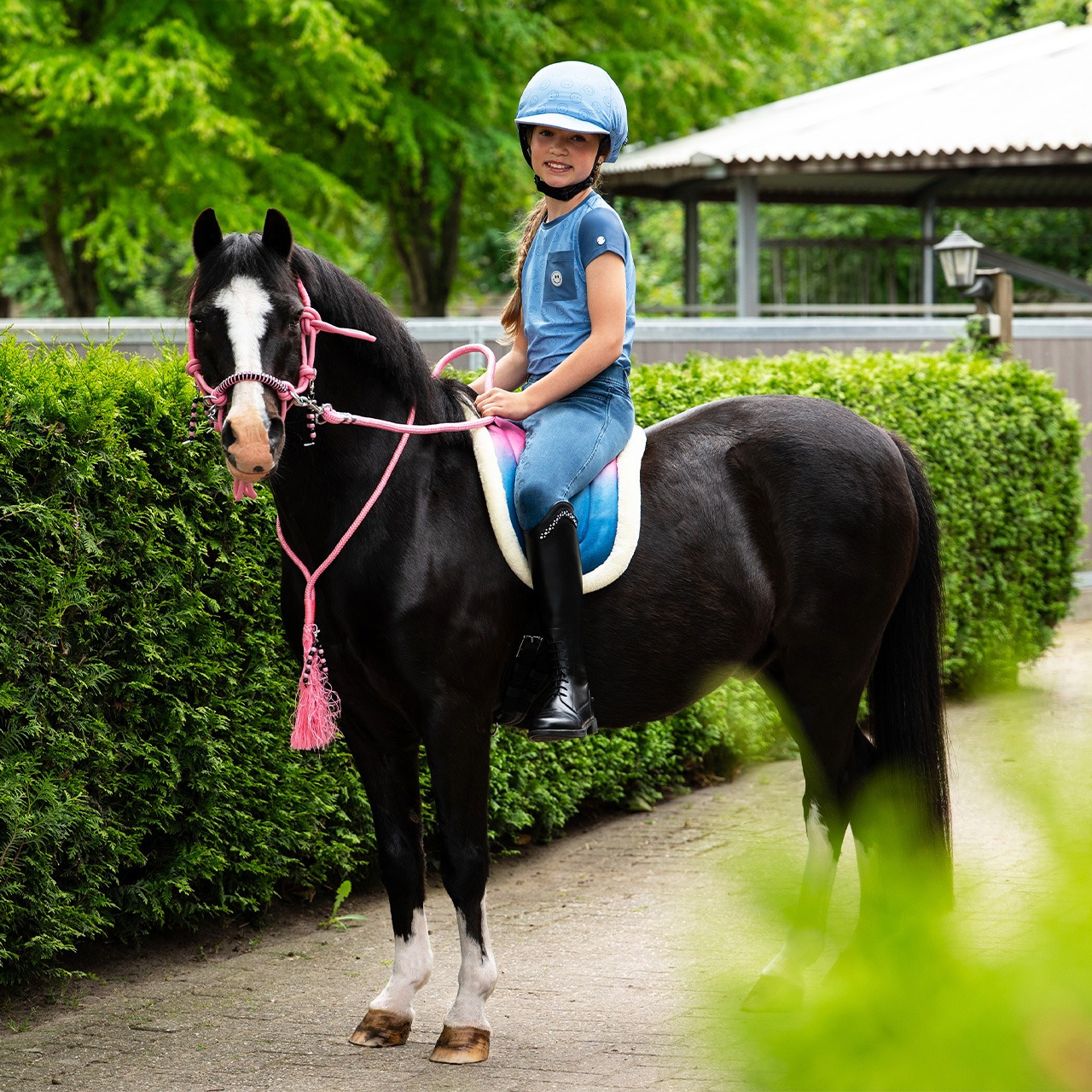 QHP SS26 Helmet cover Rosalynn