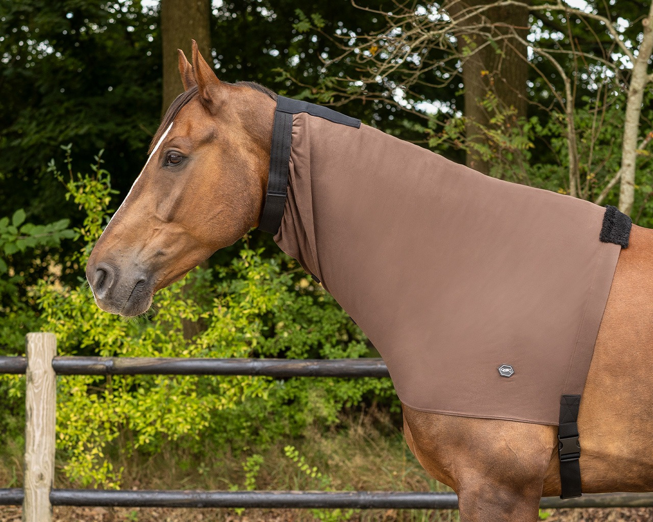 QHP Eczema Neck Rug
