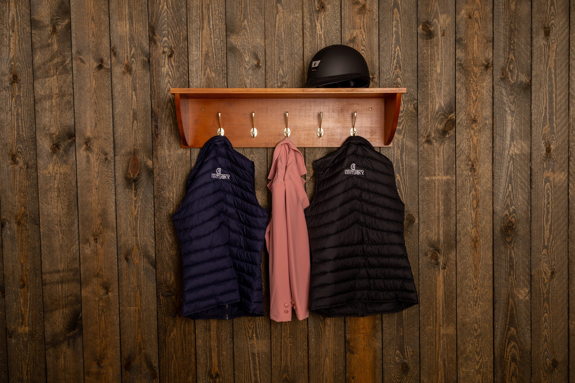 Grooming Deluxe Helmet Shelf with Rack & 5 hooks