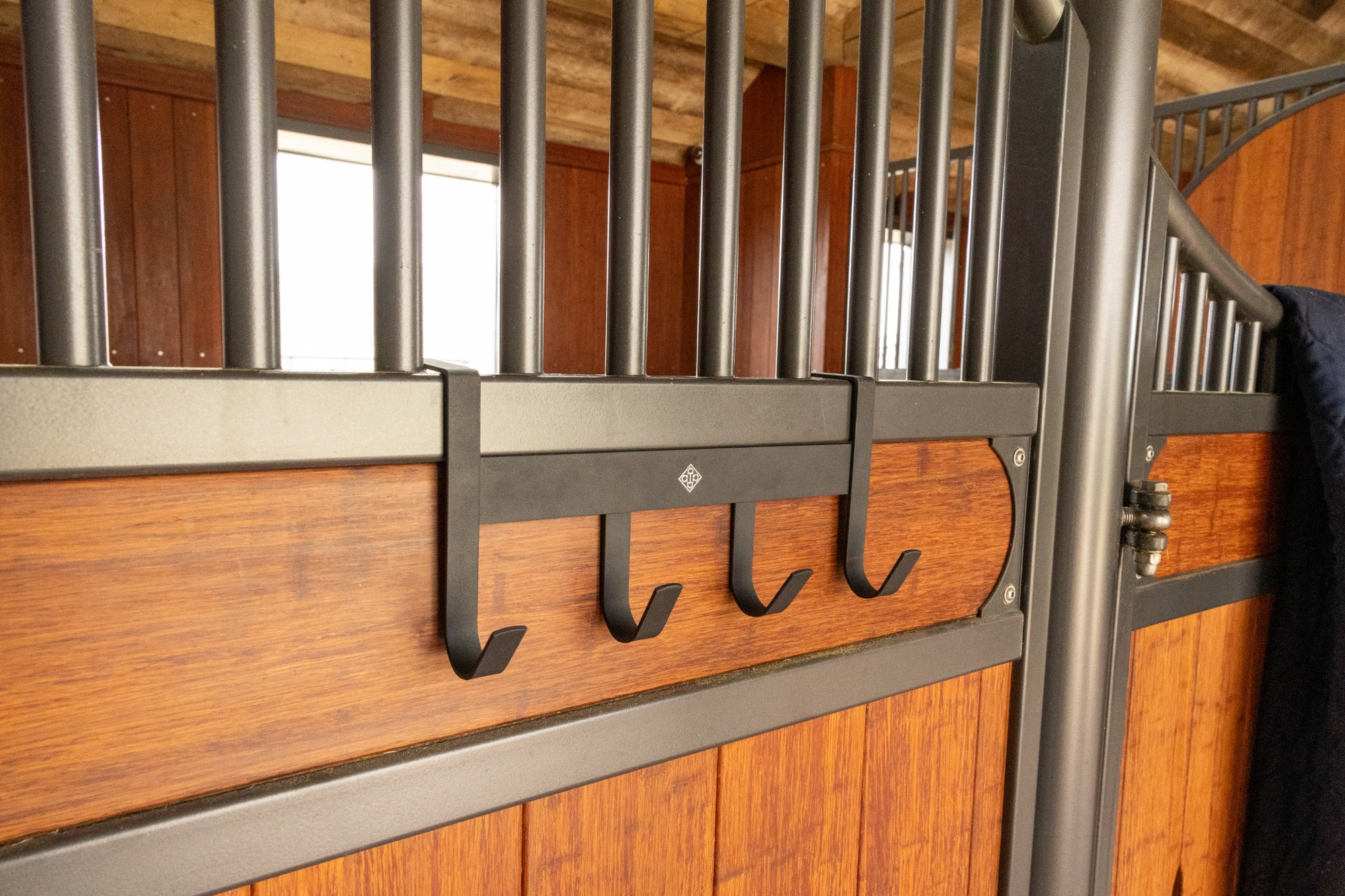 Grooming Deluxe Metal Bridle Rack with 4 Hooks