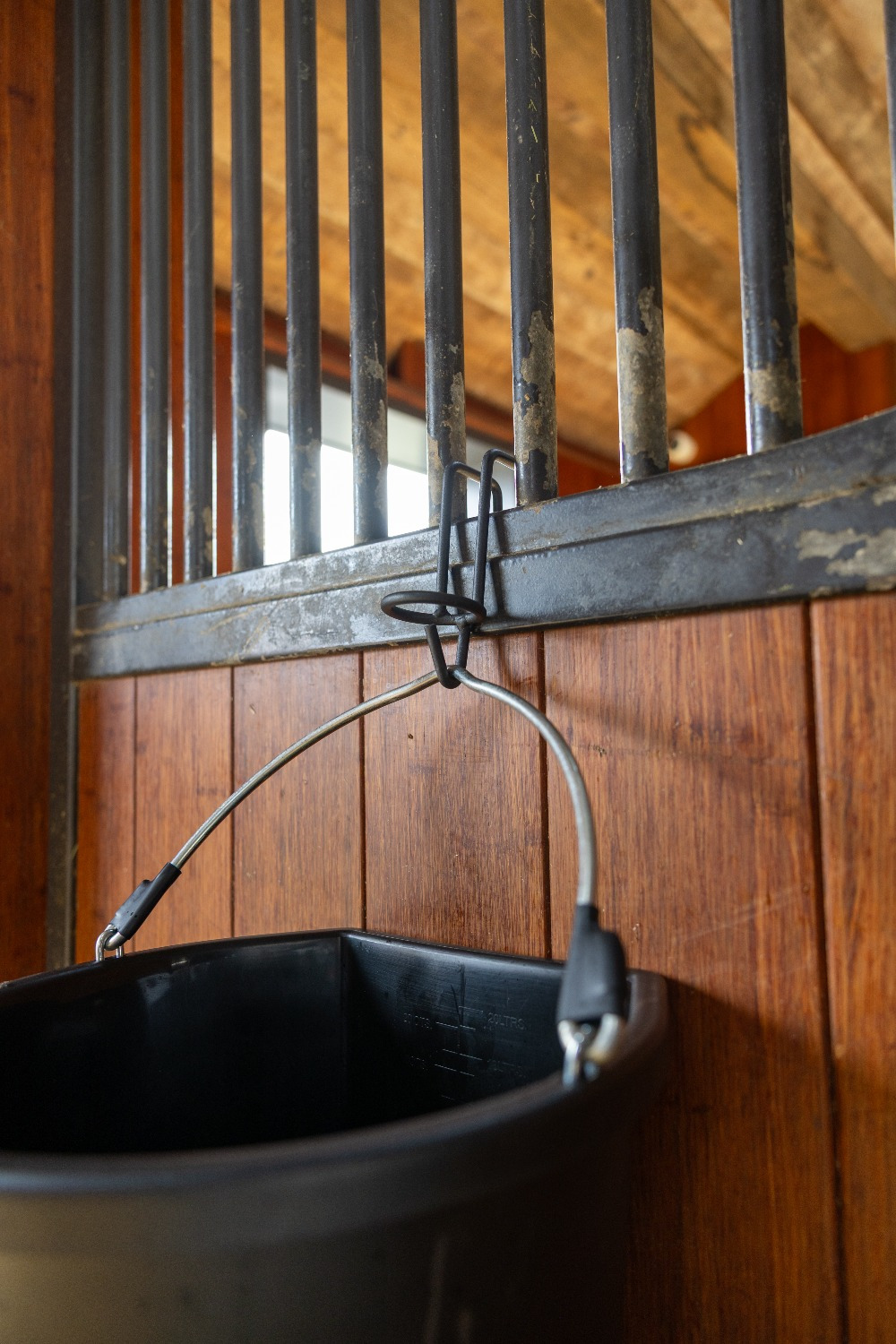 Grooming Deluxe Portable Hook for Bucket - Matte
