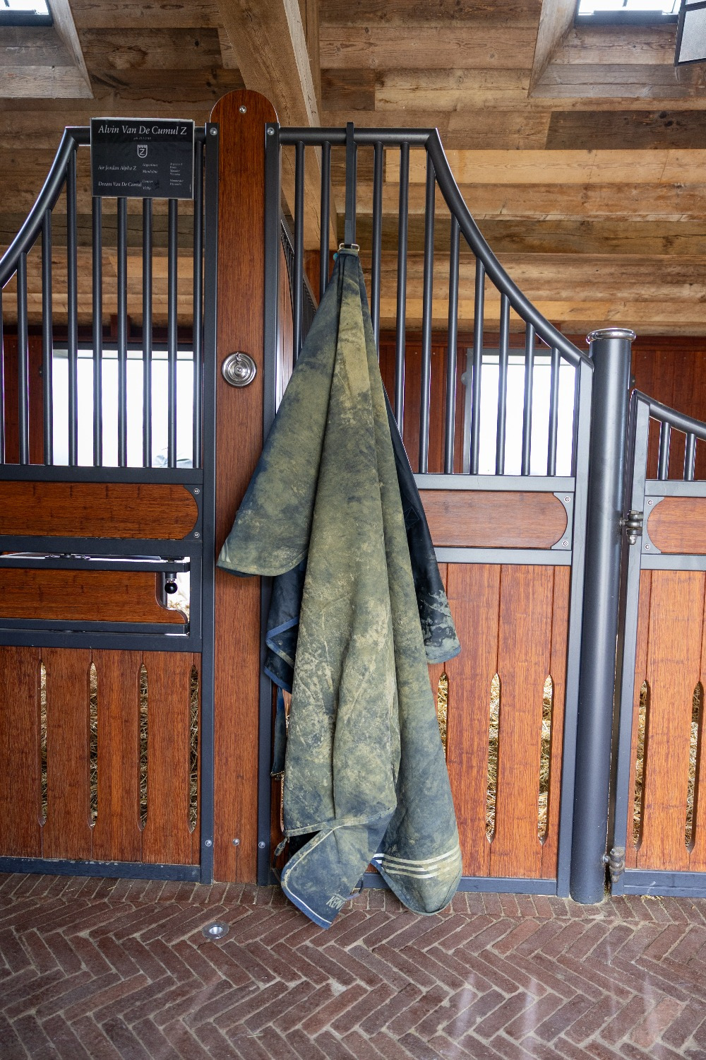 Grooming Deluxe Matte Blanket Holder Hook