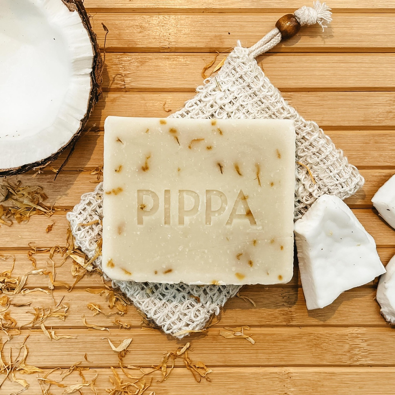 PIPPA Coconut & Marigold shampoo bar with pouch