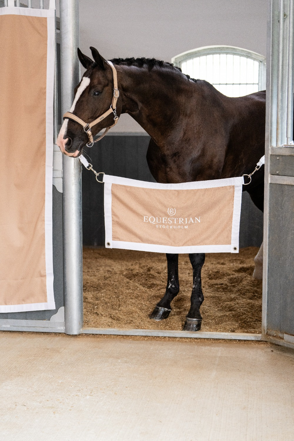 Equestrian Stockholm Stable Guard Sand