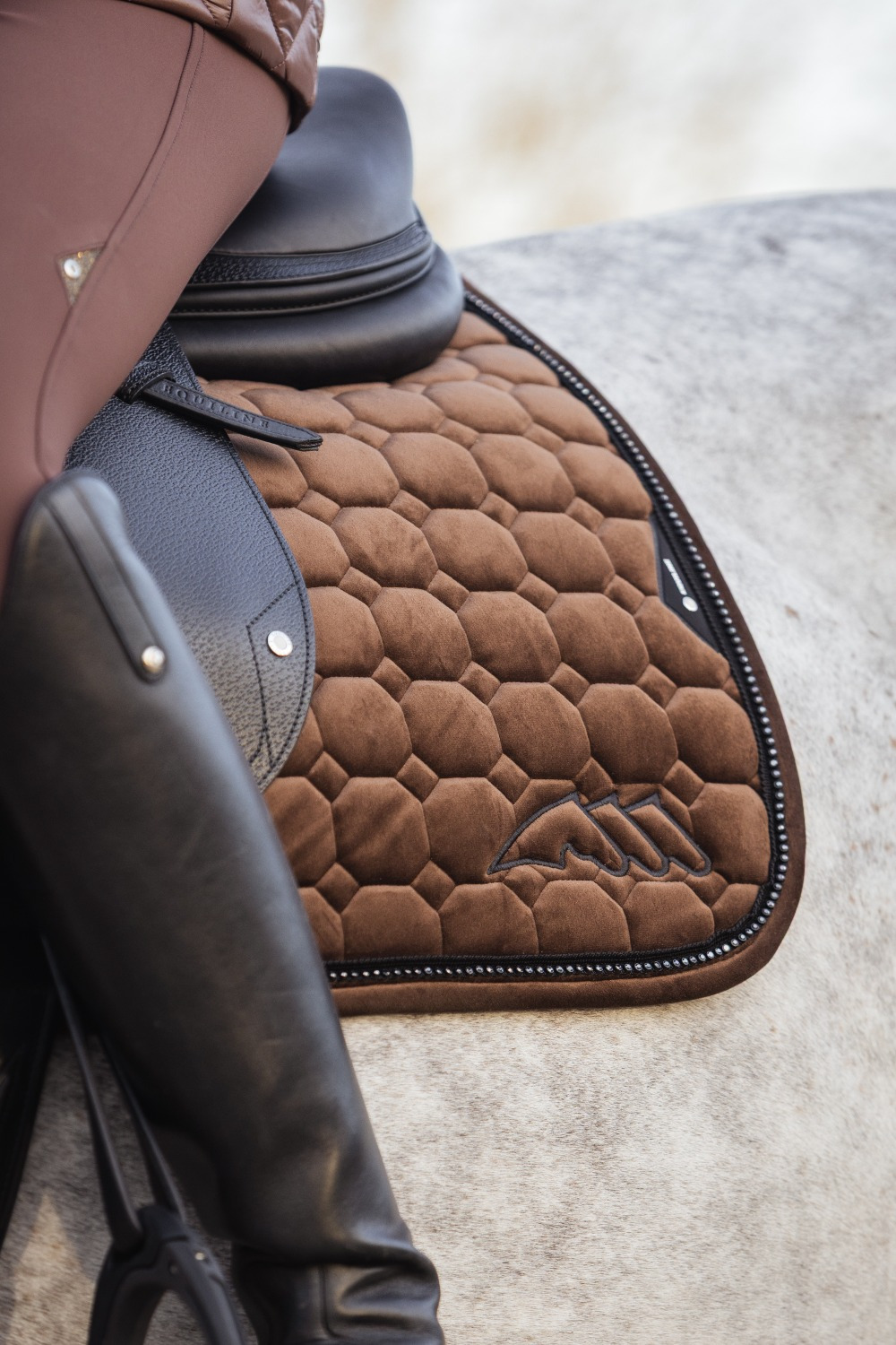 Equiline FW26 Velvet Zadeldekje Eqenti