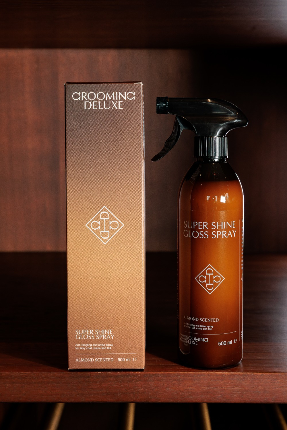Grooming Deluxe Almond Super Shine Gloss Spray