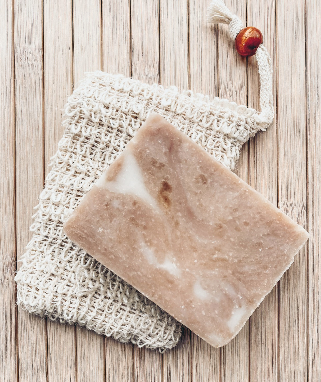 PIPPA Honey & Propolis Shampoo Bar