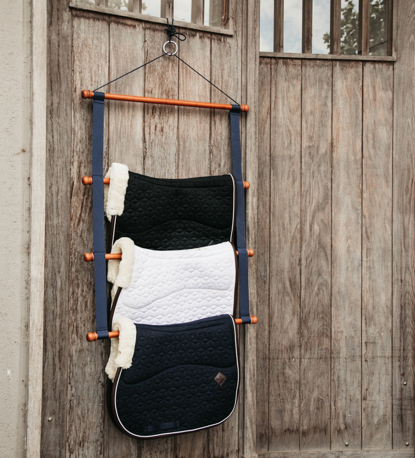 Grooming Deluxe Luxury Saddle Pad Holder
