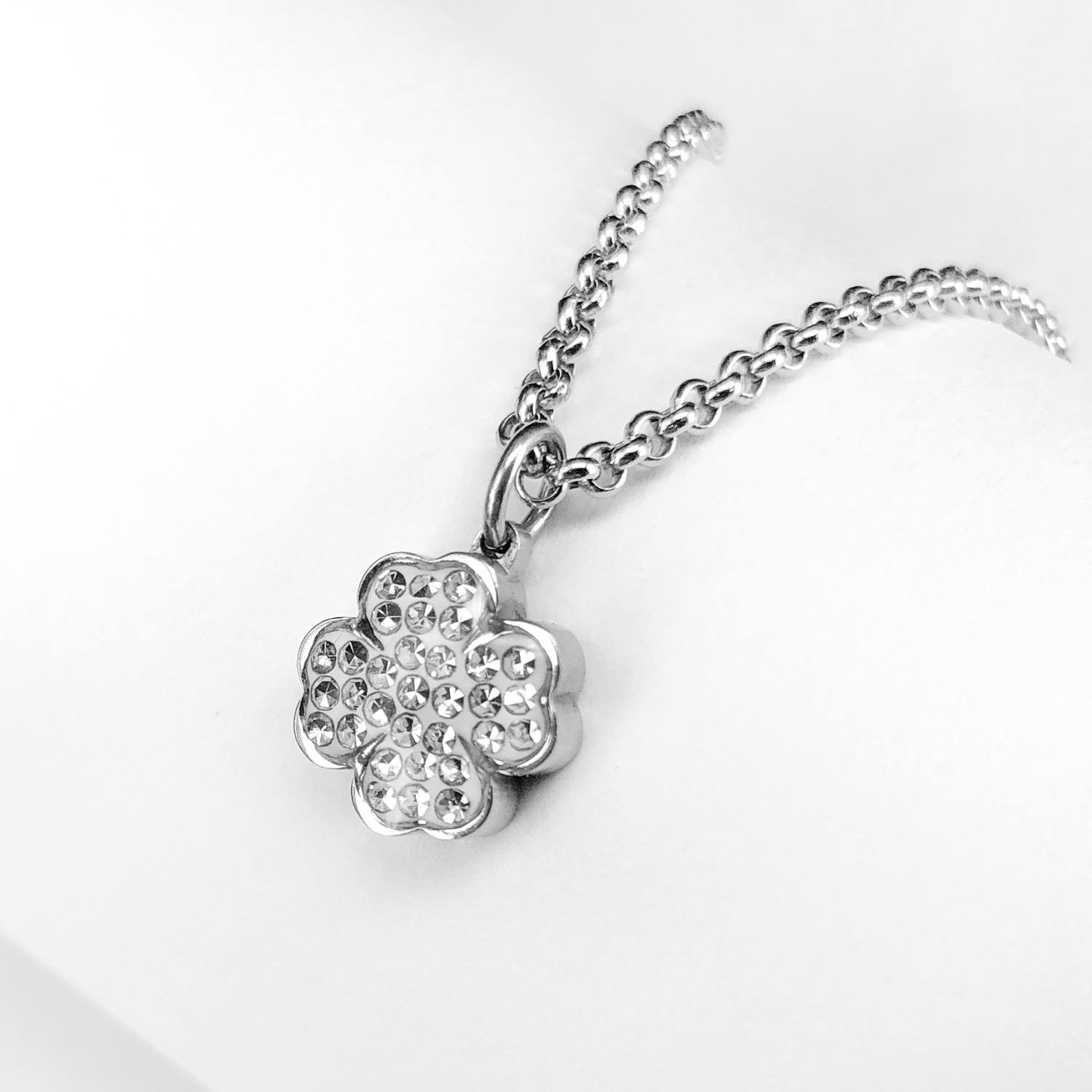 Ponytail & Co pendant clover cz stones