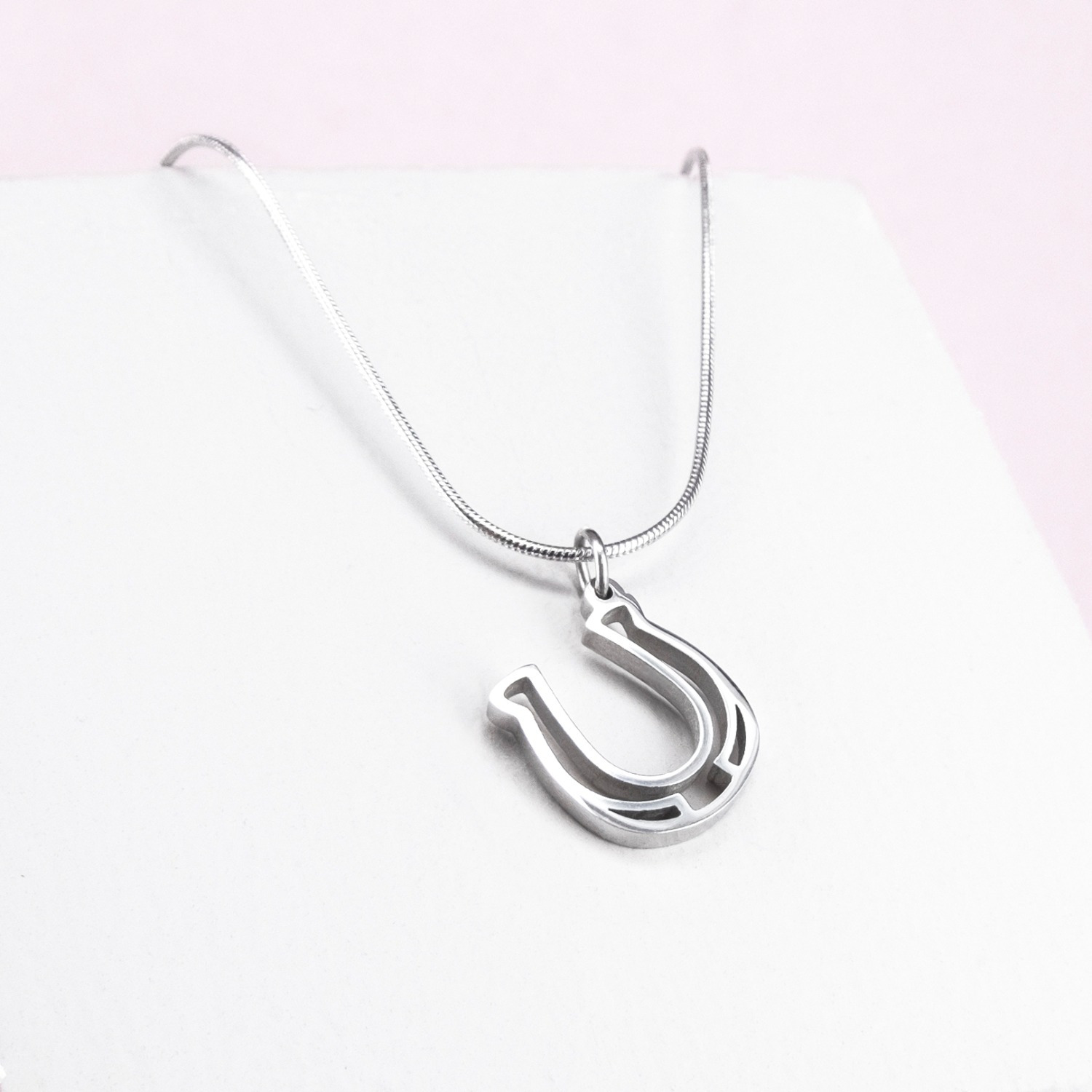 Ponytail & Co pendant horseshoe