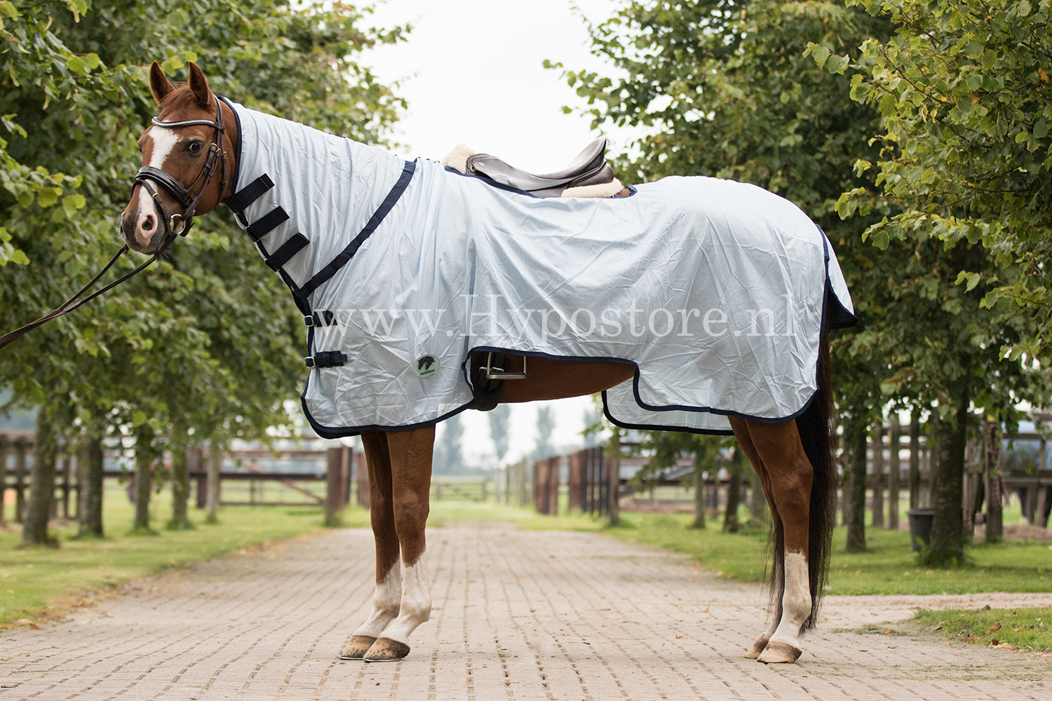 MASTER Ride-On Fly Rug with Neck